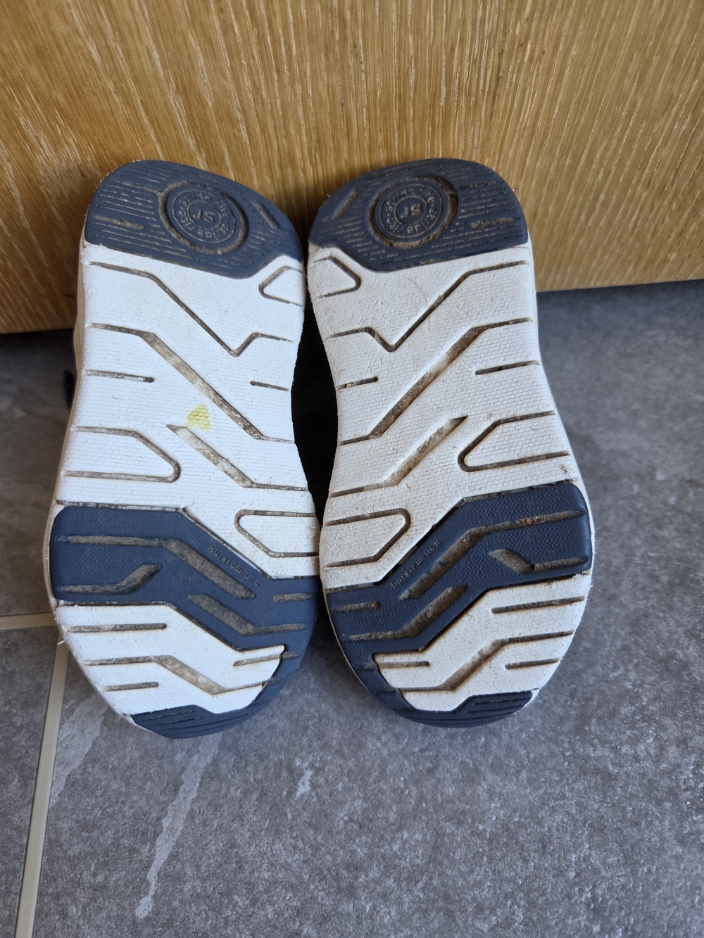 6.5W Stride Rite Shoes - Picture 5 of 6